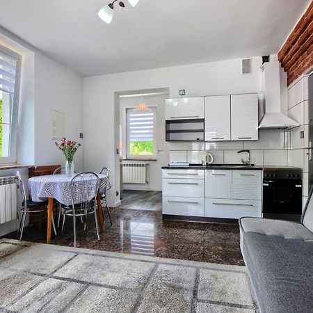 Ceglany Apartament اوسترزوكي دولن المظهر الخارجي الصورة